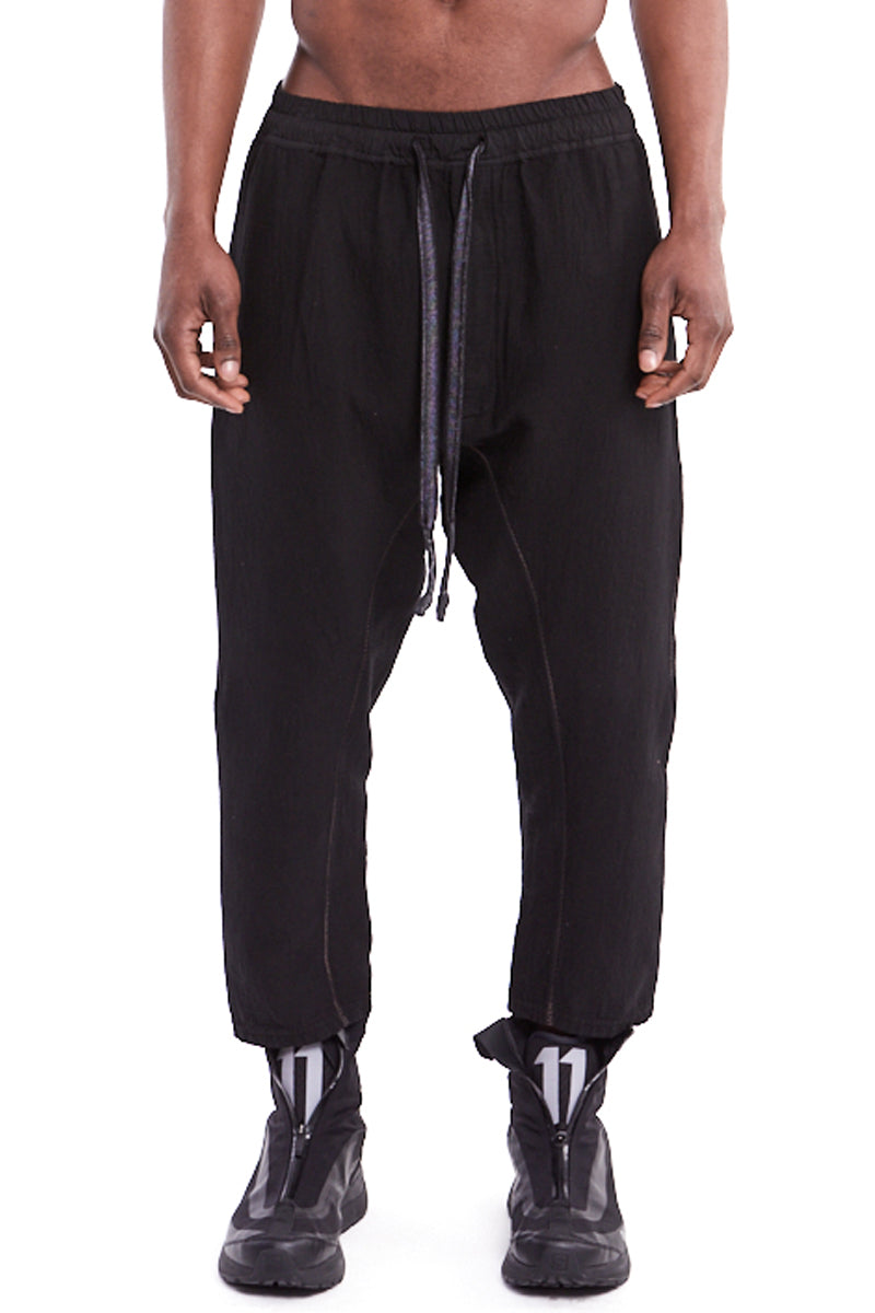 BLACK CROPPED GAUFRE PANTS