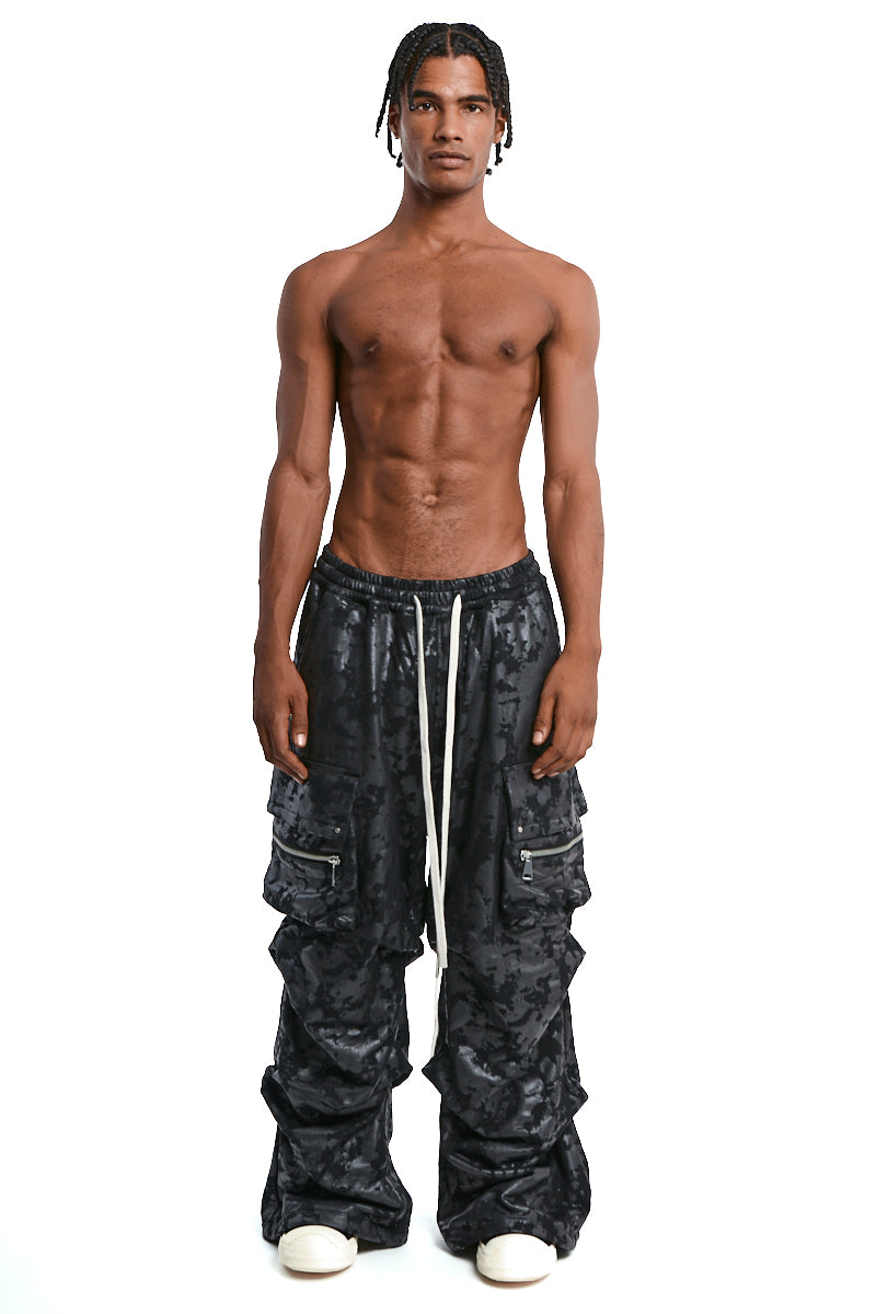 BLACK SWEAT CARGO TUCK WIDE PANTS