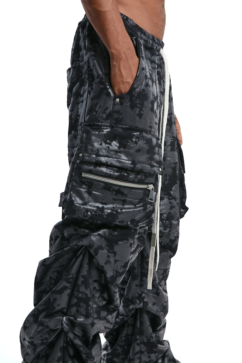 BLACK SWEAT CARGO TUCK WIDE PANTS