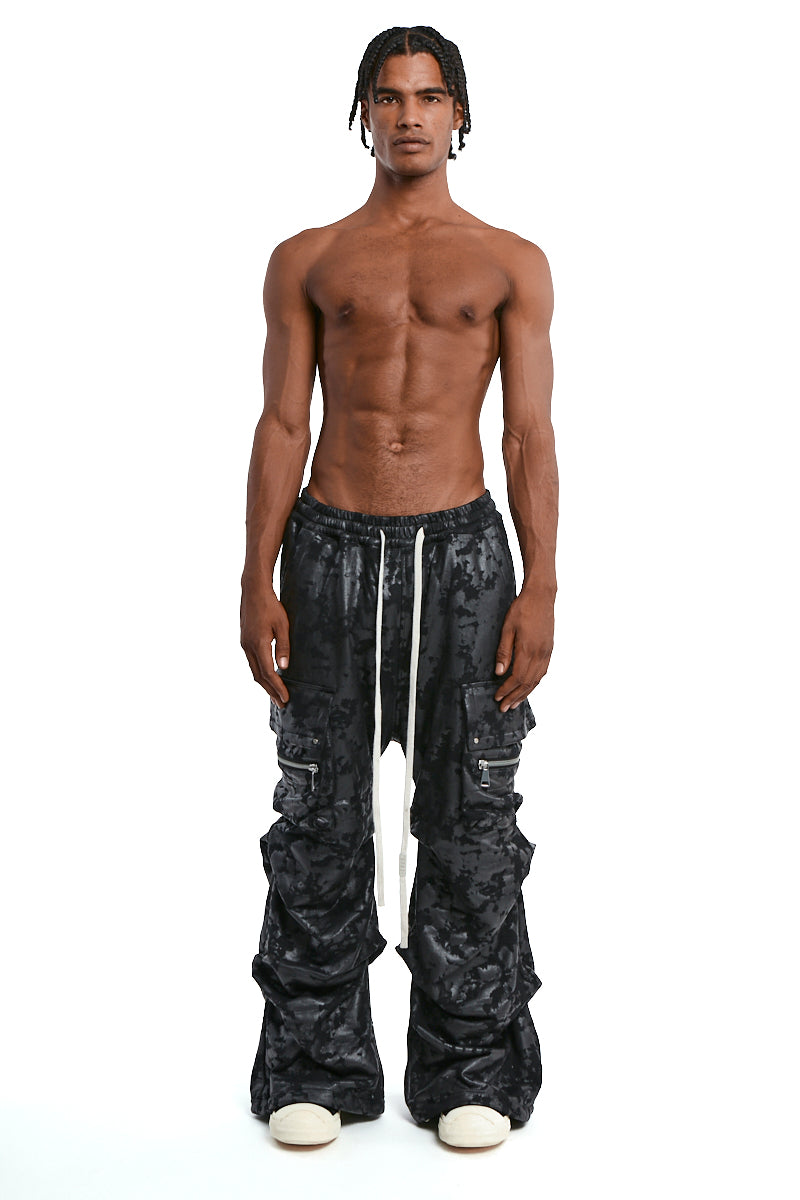 BLACK SWEAT CARGO TUCK WIDE PANTS