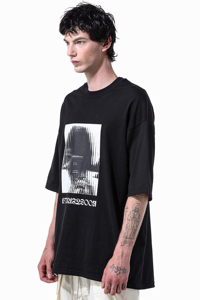 BLACK BOOSTERICALLY PRINT TEE