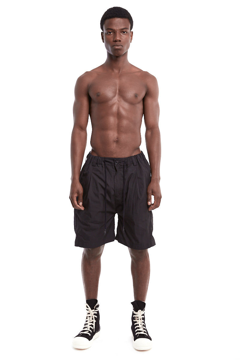 BLACK PLEATED SHORTS