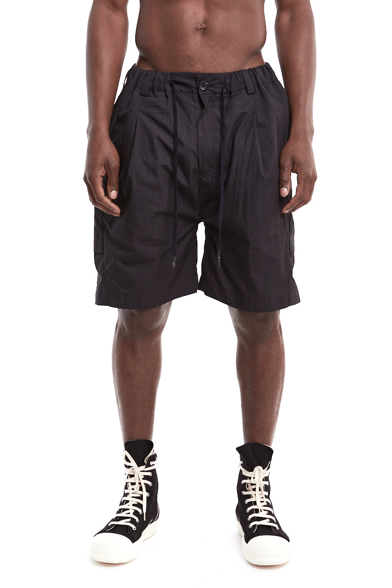 BLACK PLEATED SHORTS