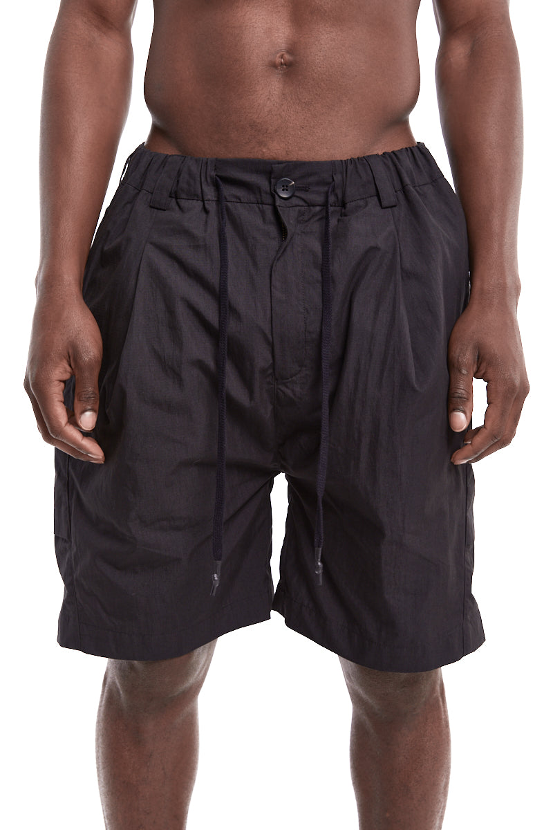 BLACK PLEATED SHORTS