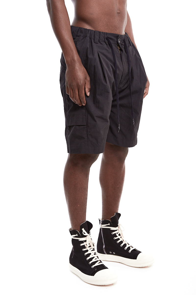 BLACK PLEATED SHORTS