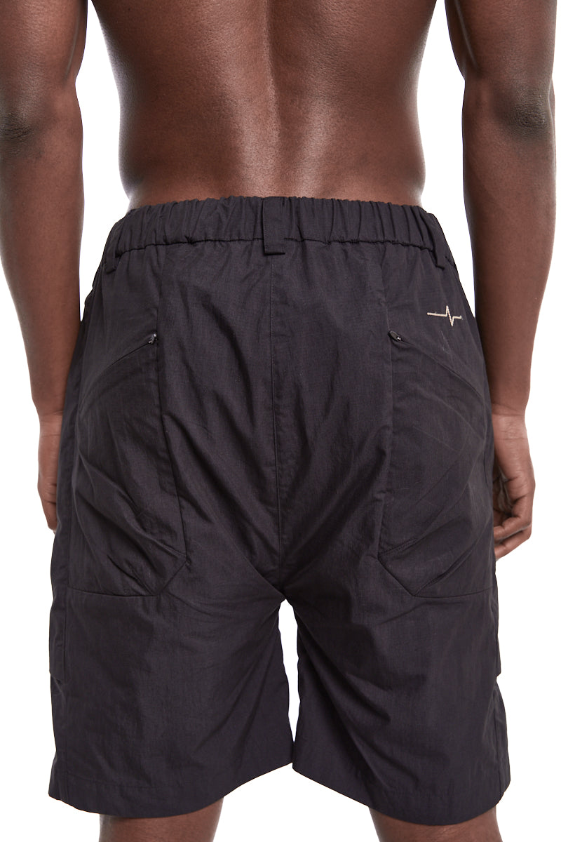 BLACK PLEATED SHORTS