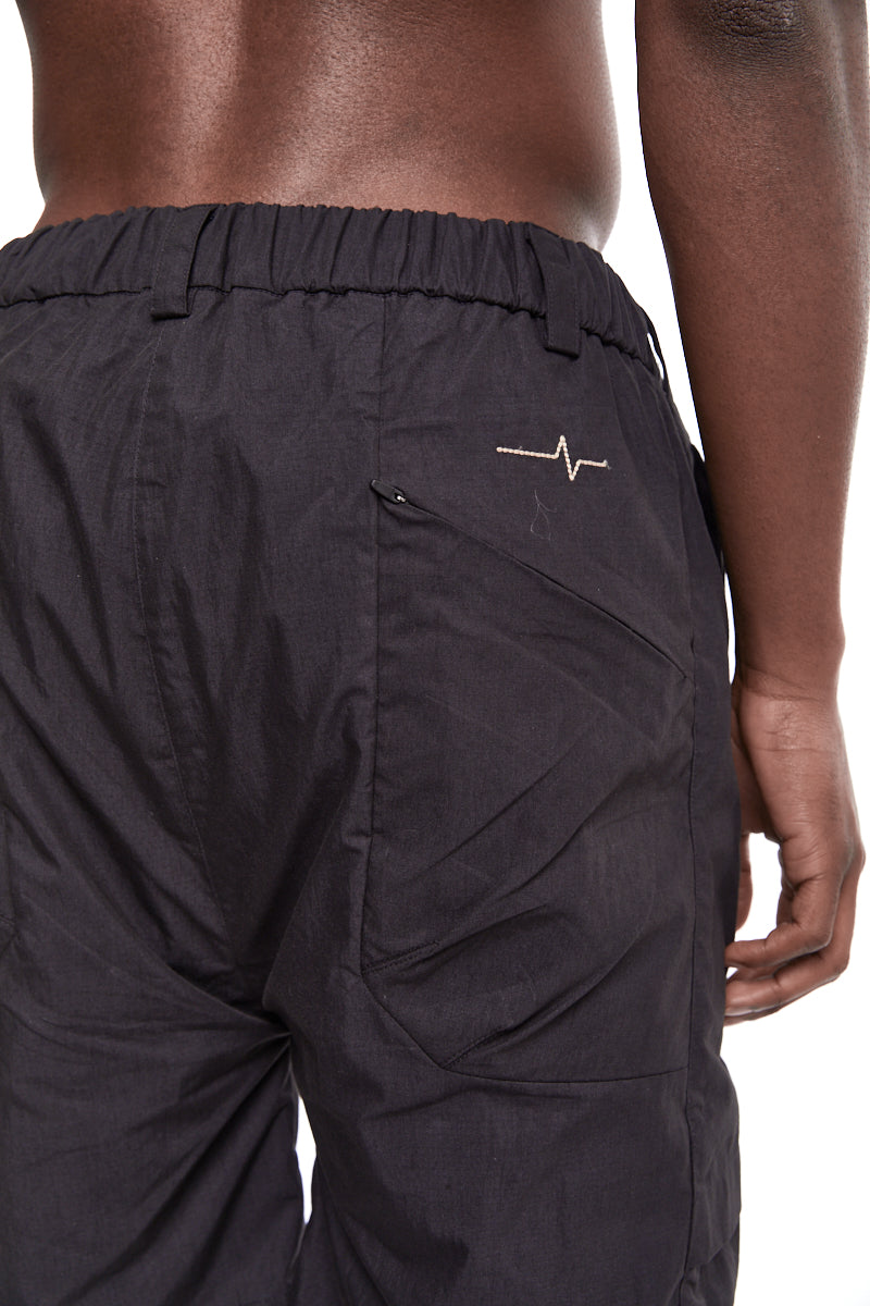 BLACK PLEATED SHORTS