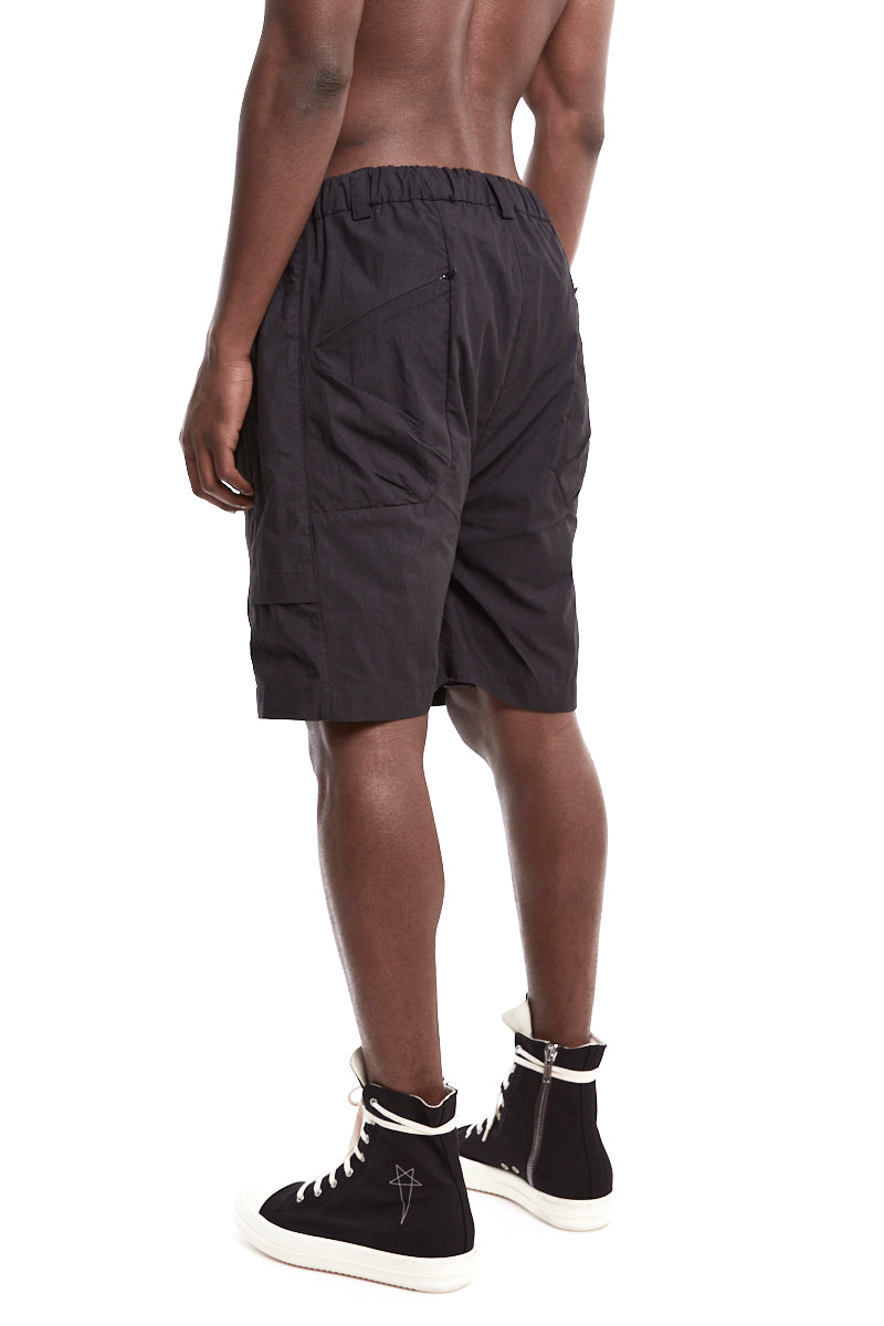 BLACK PLEATED SHORTS
