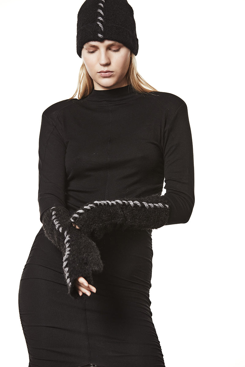 BLACK LONG KNITTED GLOVES