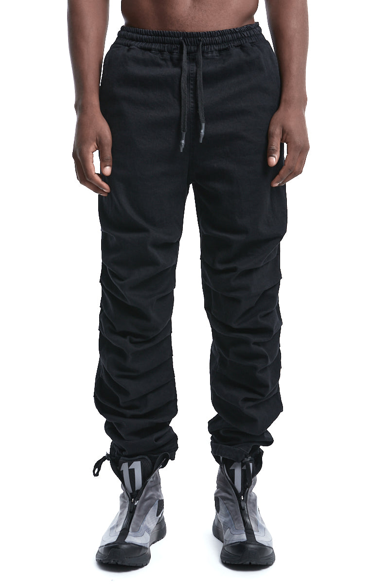 BLACK PIN-TUCKS JEANS