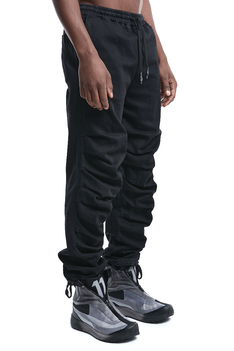 BLACK PIN-TUCKS JEANS