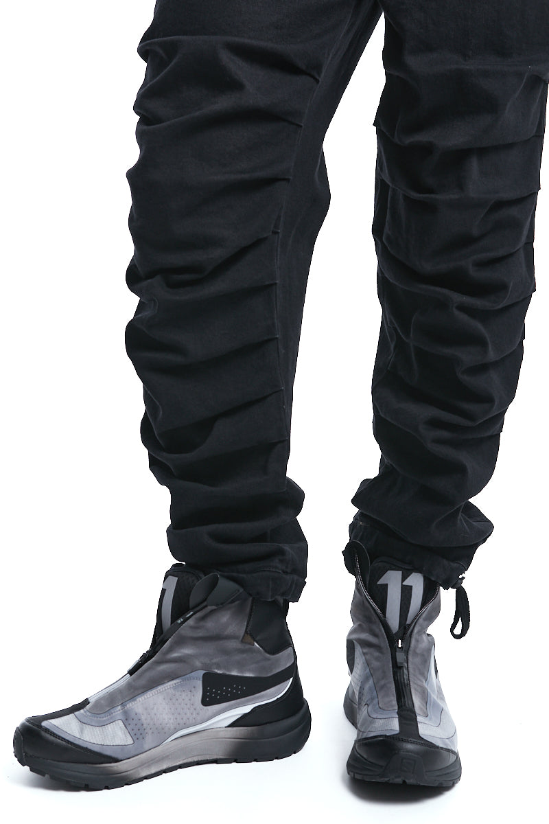 BLACK PIN-TUCKS JEANS