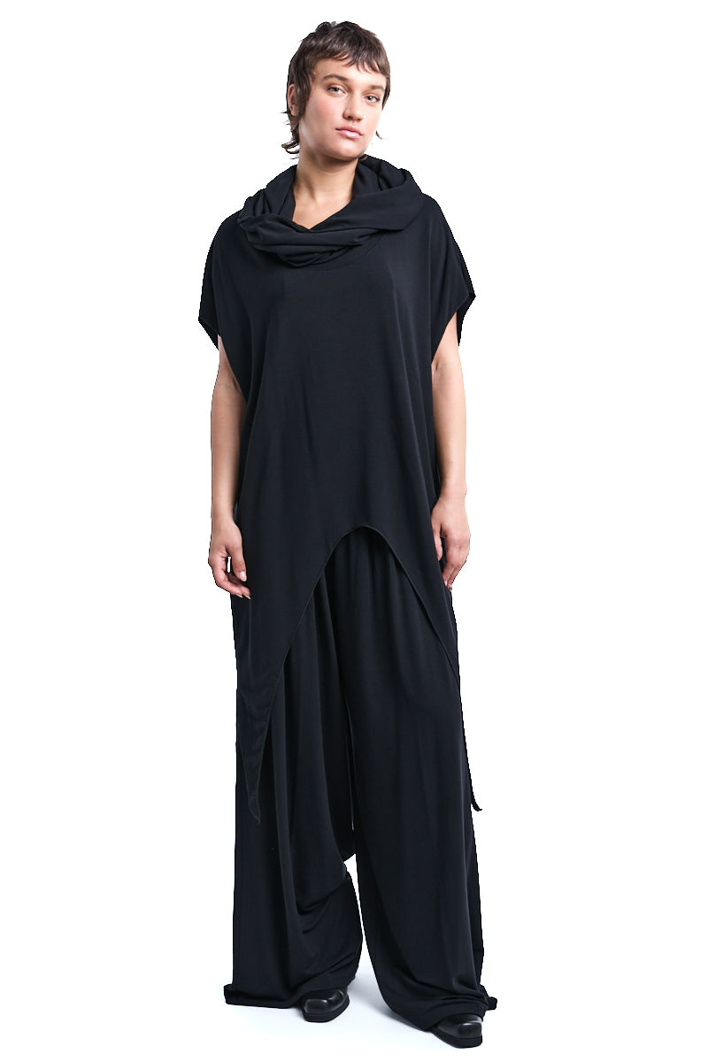 OVER ASYMMETRIC HIGH NECK TOP