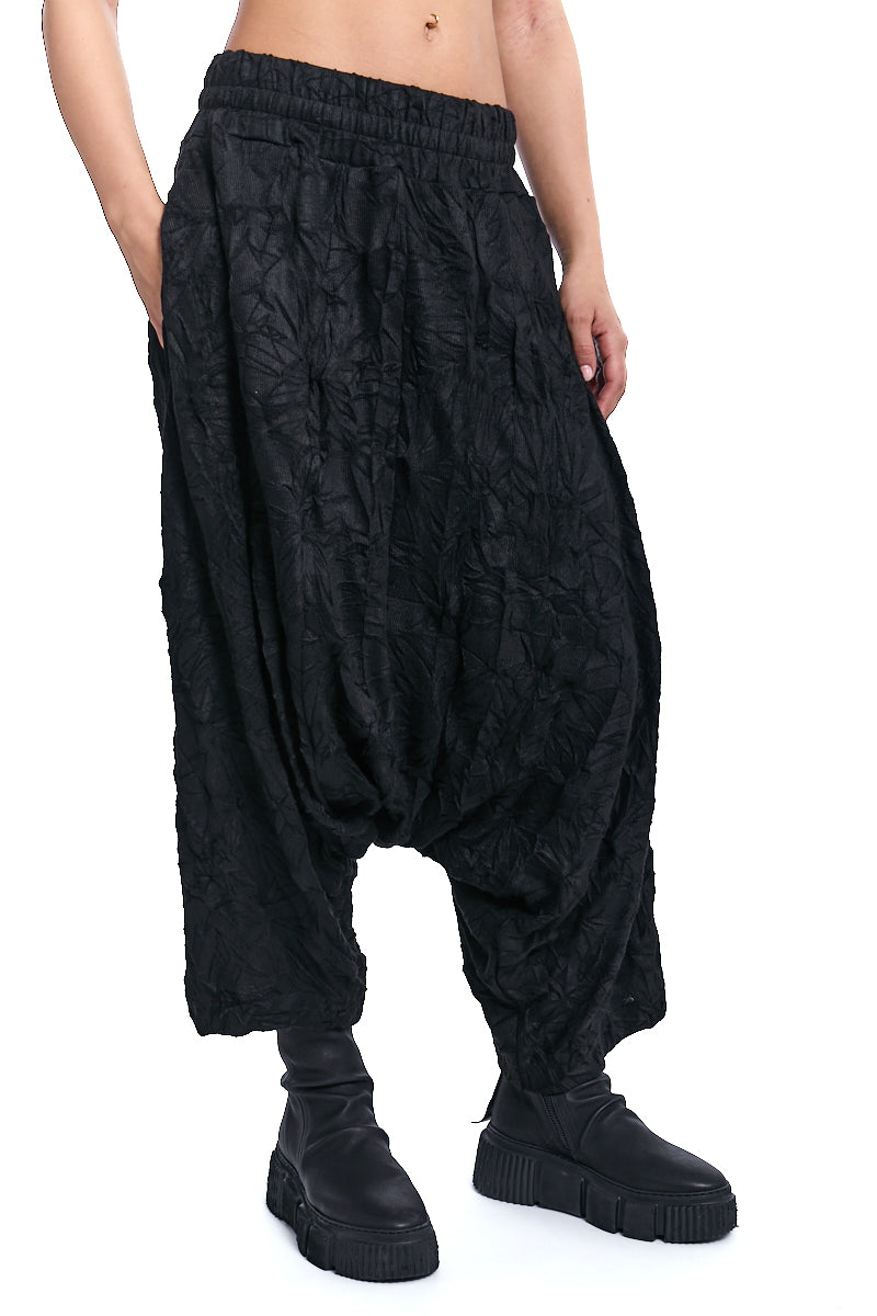 BLACK OVERSIZE LOW-CROTCH WRINKLED JERSEY TROUSERS