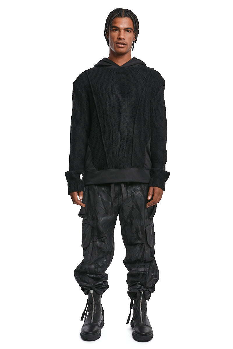 BLACK HOODED KNITTED SWEATSHIRT