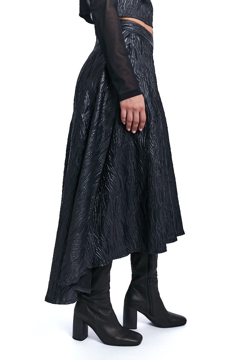 CRUMPLED BLACK LONG ASYMMETRIC JACQUARD SKIRT