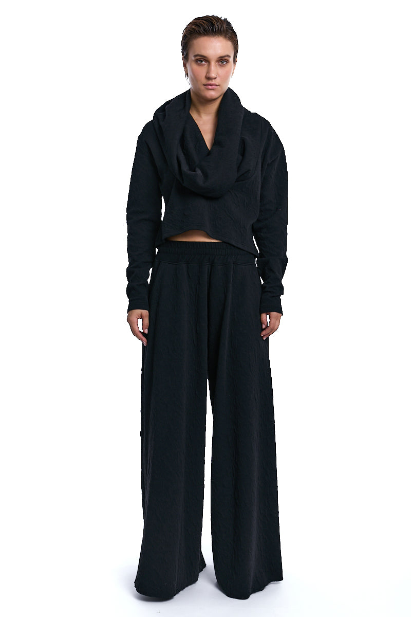 BLACK CROP EMBOSSED FLEECE SWEATER