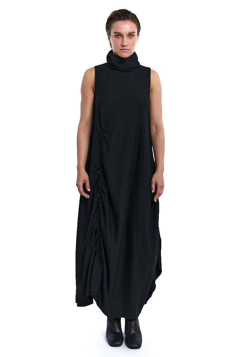 BLACK SLEEVELESS OVERSIZED DRESS