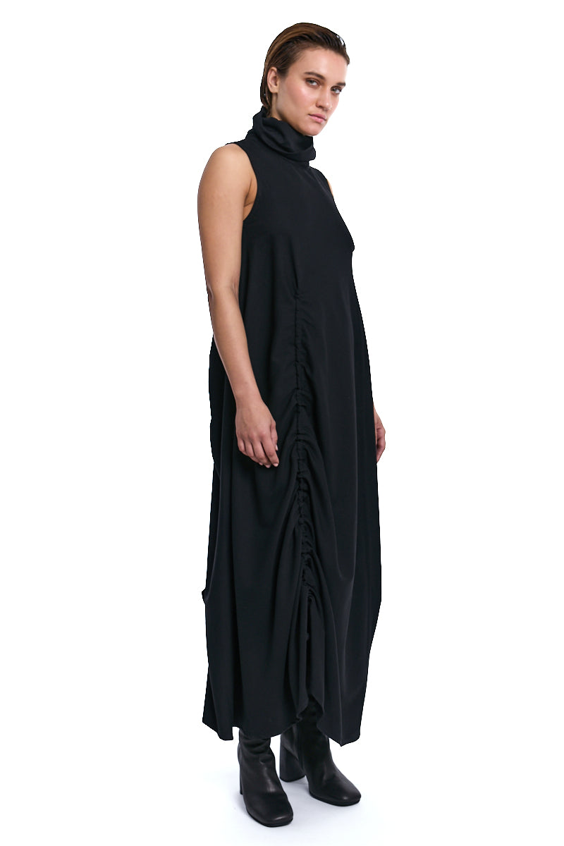 BLACK SLEEVELESS OVERSIZED DRESS