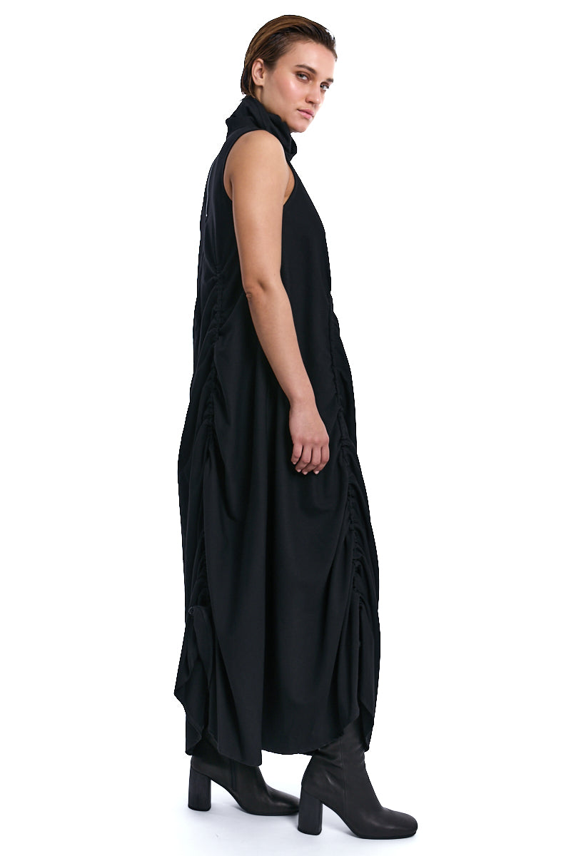 BLACK SLEEVELESS OVERSIZED DRESS