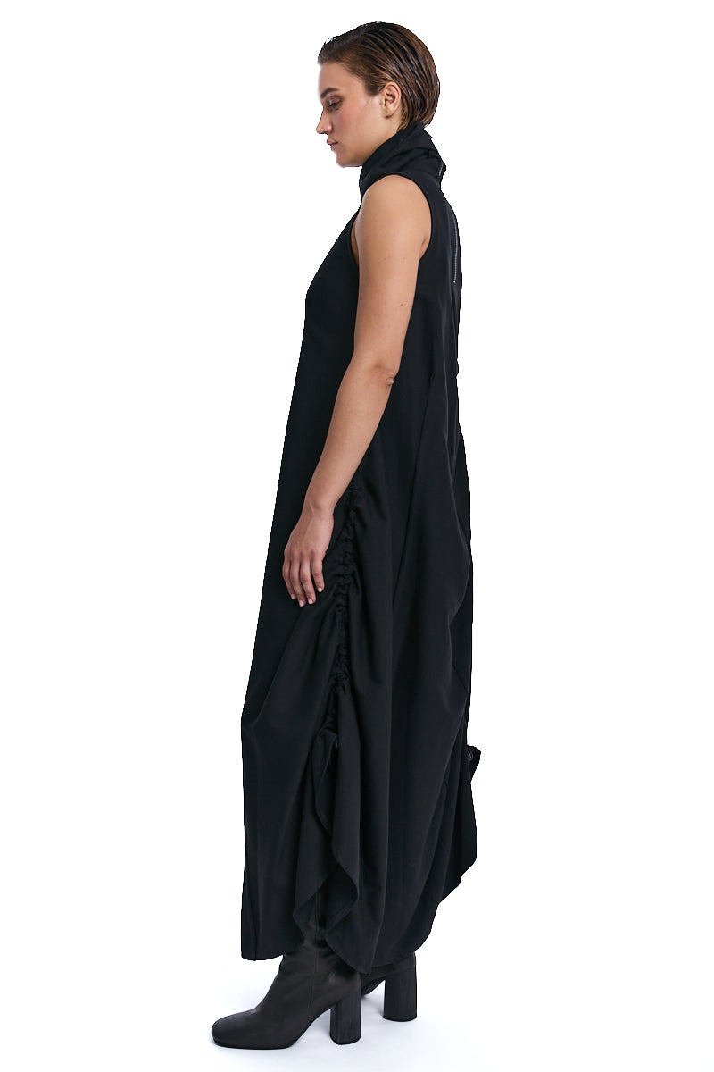 BLACK SLEEVELESS OVERSIZED DRESS
