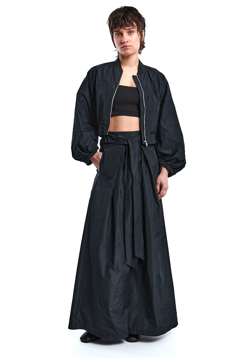 BLACK OVERSIZED CROPPED BOMBER