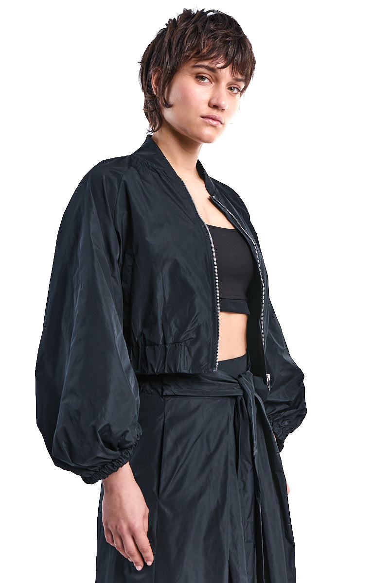 BLACK OVERSIZED CROPPED BOMBER