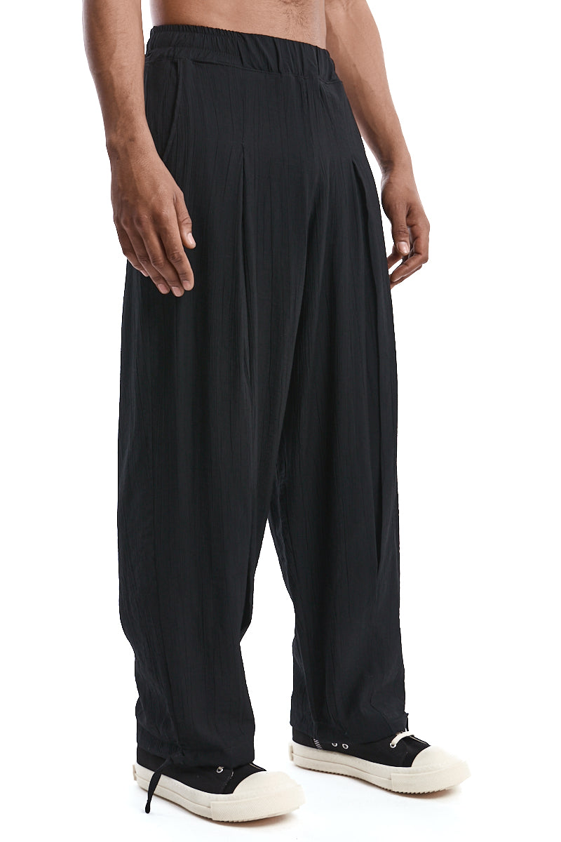 BLACK OVER PLEATED PANTS