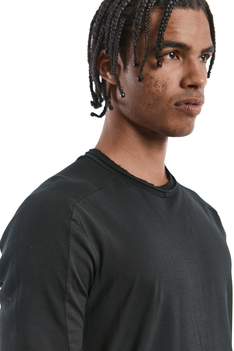 BLACK RIB YOKE TEE