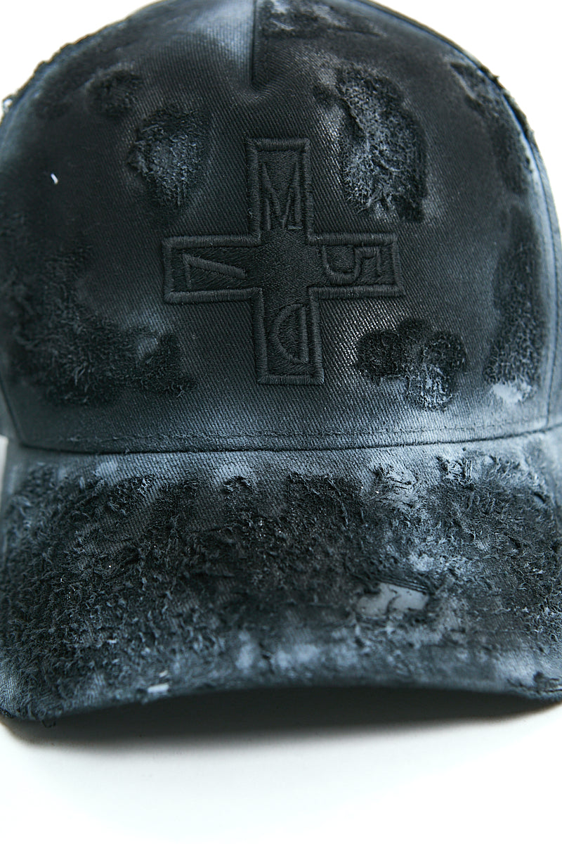 BLACK/WHITE DISTRESSED CAP
