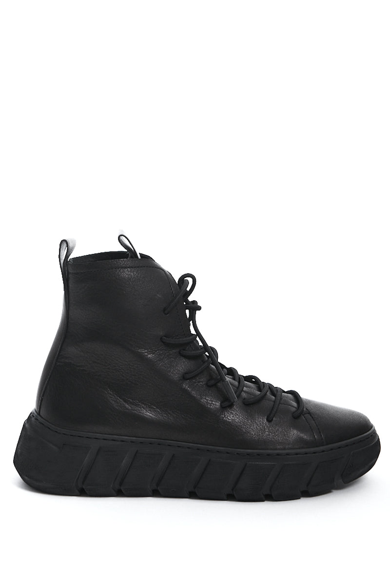 BLACK LACE-UP LOW LEATHER BOOT