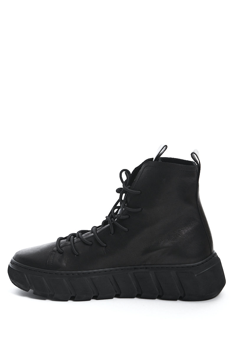 BLACK LACE-UP LOW LEATHER BOOT