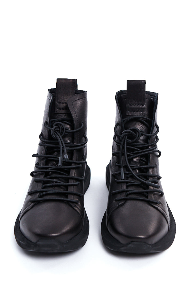 BLACK LACE-UP LOW LEATHER BOOT