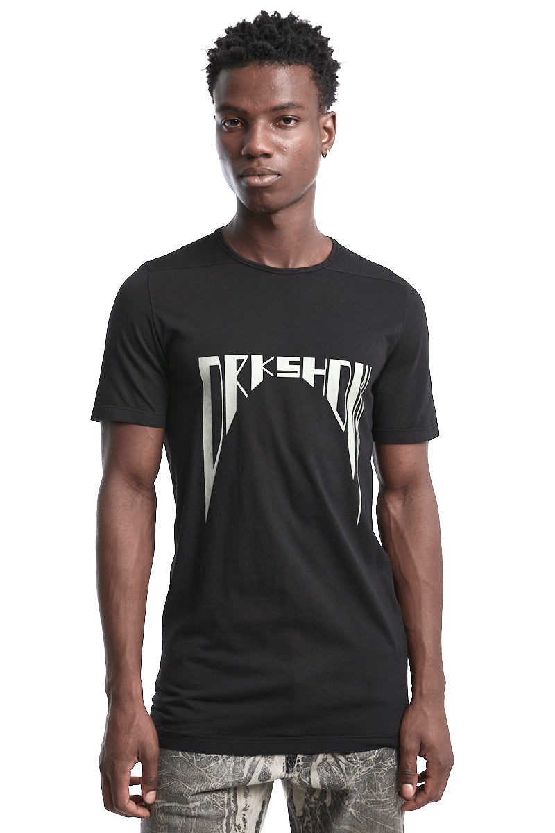 DRKSHDW PRINT LEVEL TEE