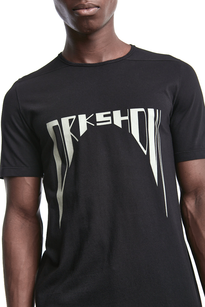 DRKSHDW PRINT LEVEL TEE