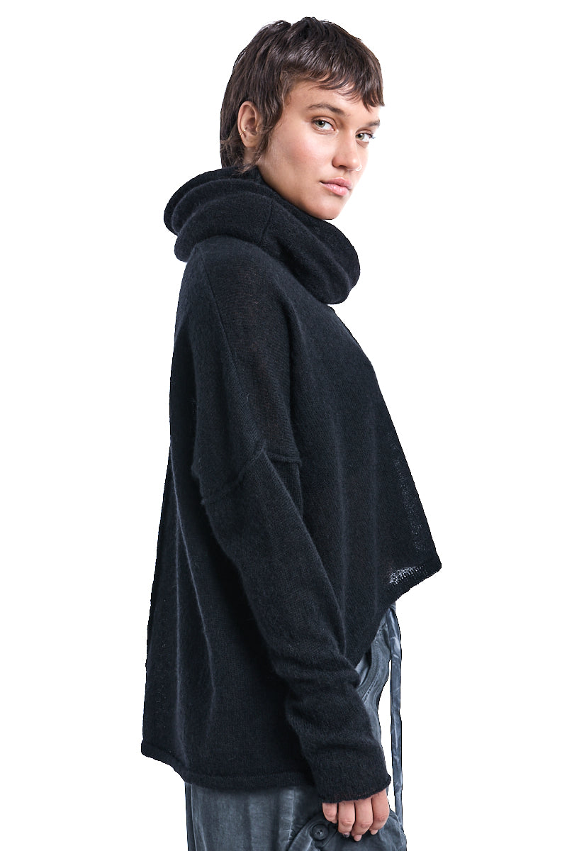 BLACK JUMPER WITH REMOVABLE SNOOD