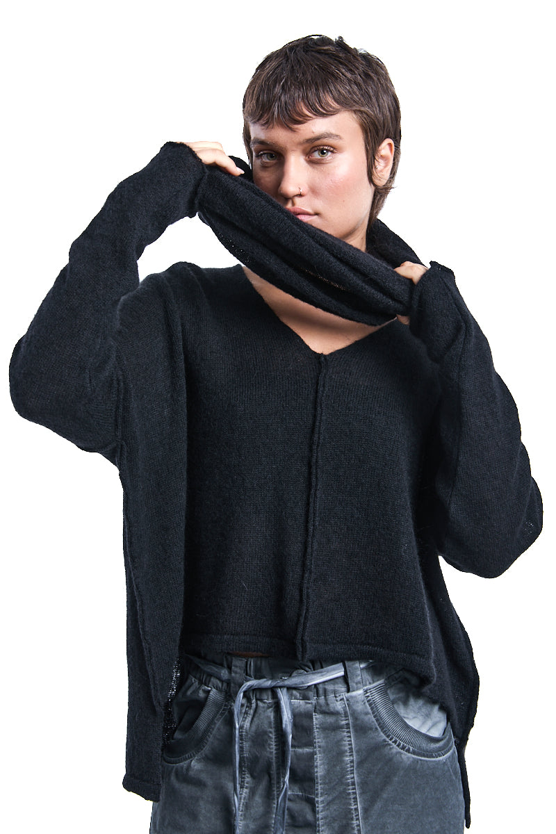 BLACK JUMPER WITH REMOVABLE SNOOD