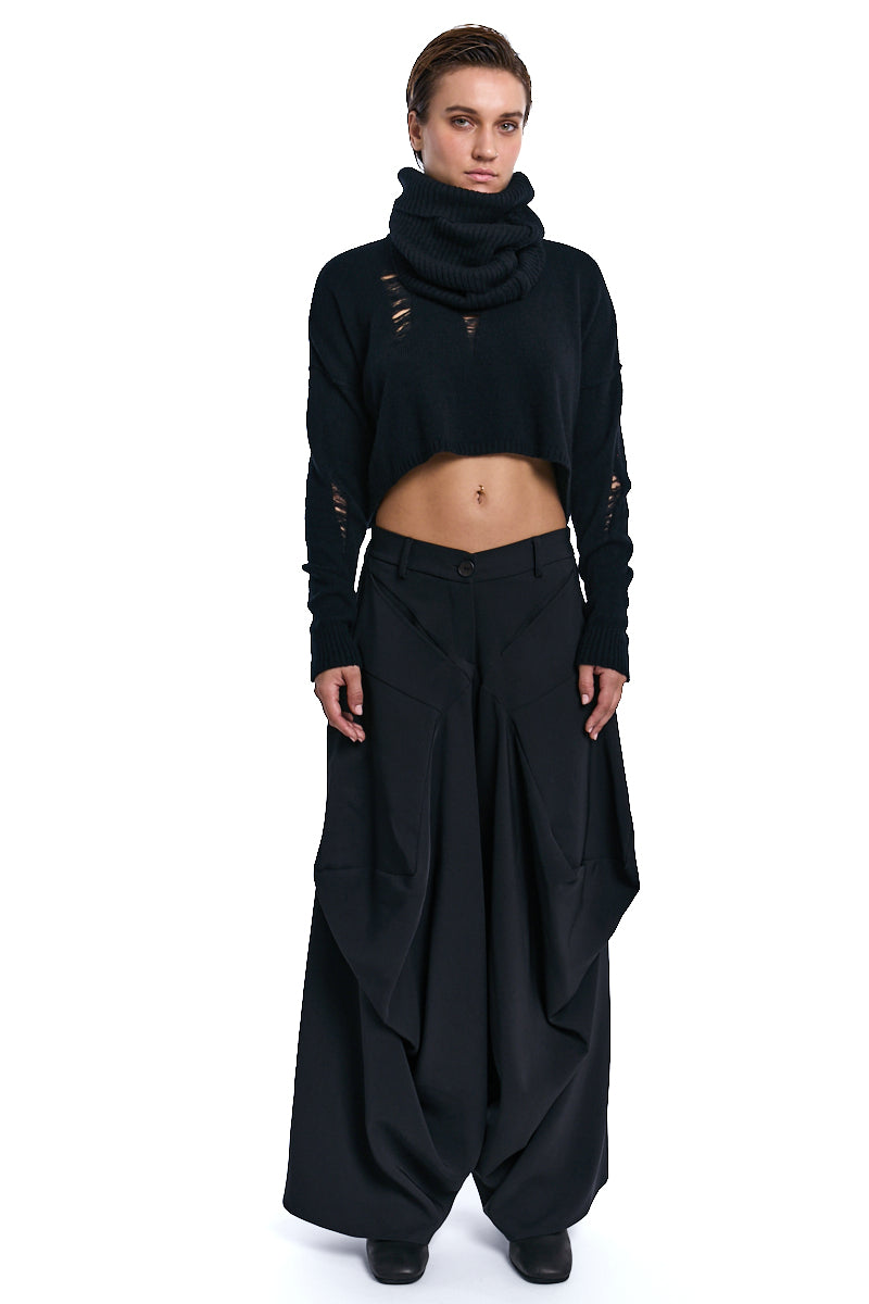 BLACK CROP WOOL SWEATER WITH SNOOD
