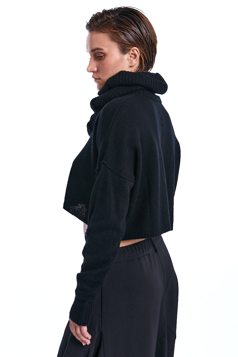 BLACK CROP WOOL SWEATER WITH SNOOD