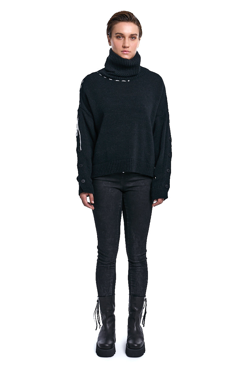 BLACK BUTTON SLEEVE WOOL TURTLENECK