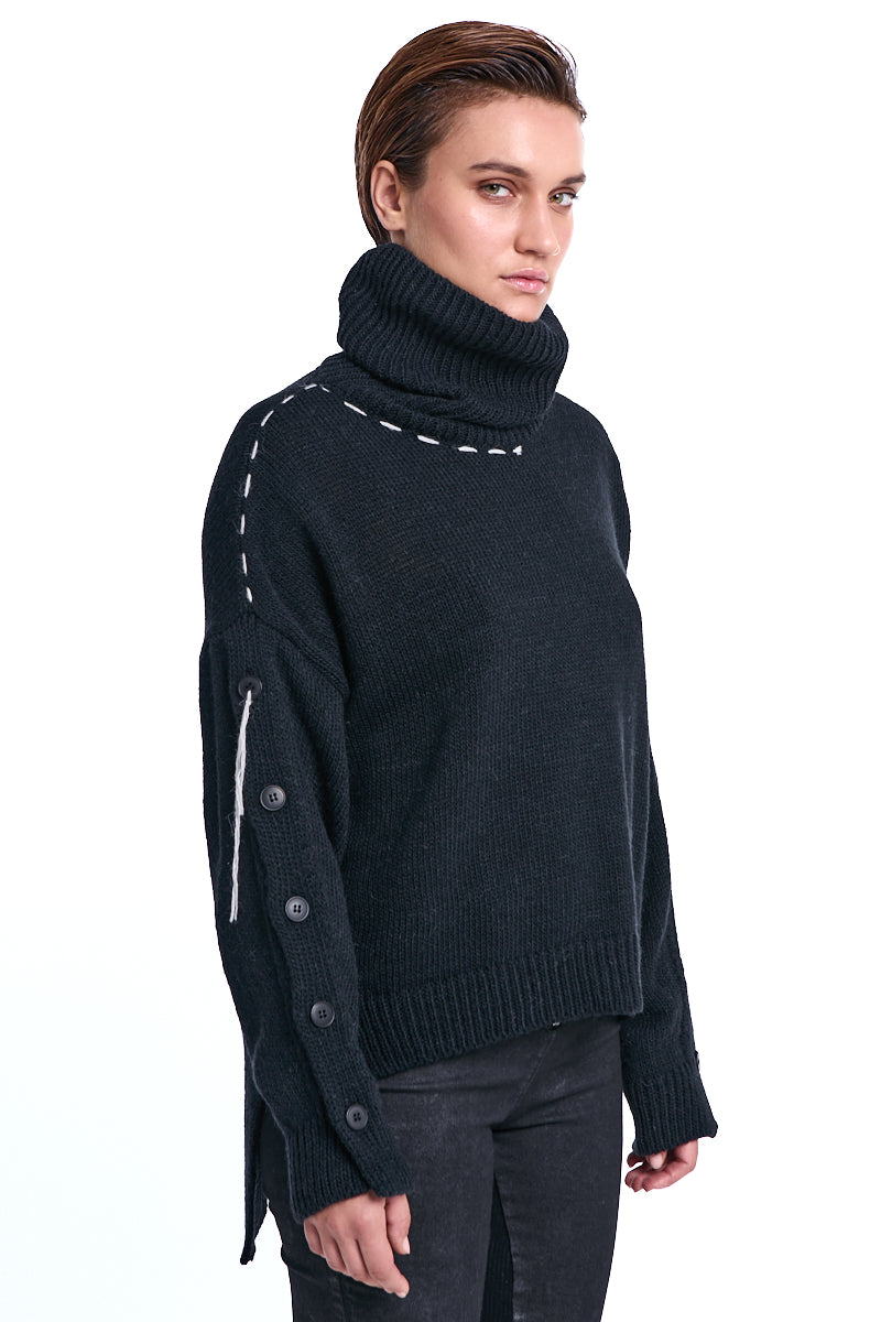 BLACK BUTTON SLEEVE WOOL TURTLENECK