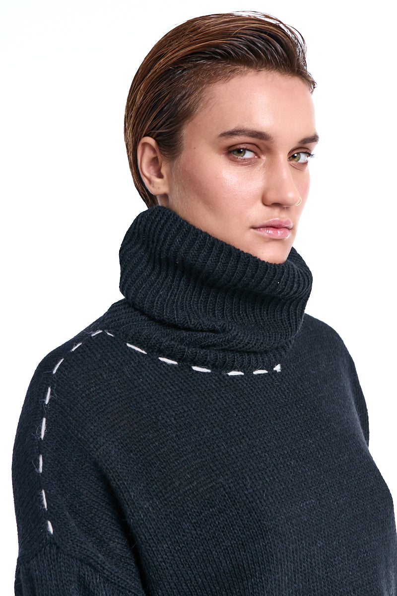 BLACK BUTTON SLEEVE WOOL TURTLENECK
