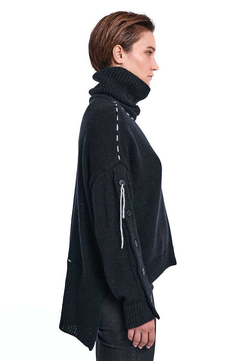 BLACK BUTTON SLEEVE WOOL TURTLENECK
