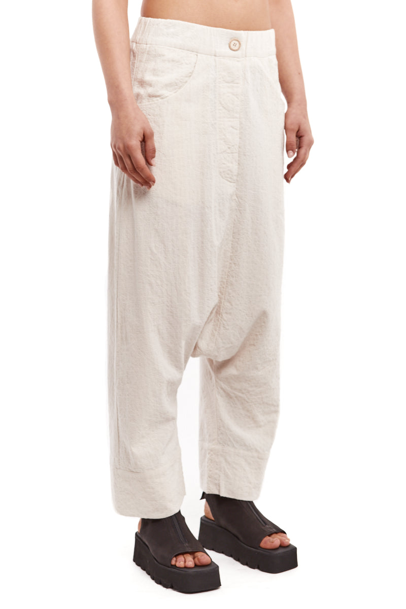 TOFU CRINKLED DROP CROTCH PANTS