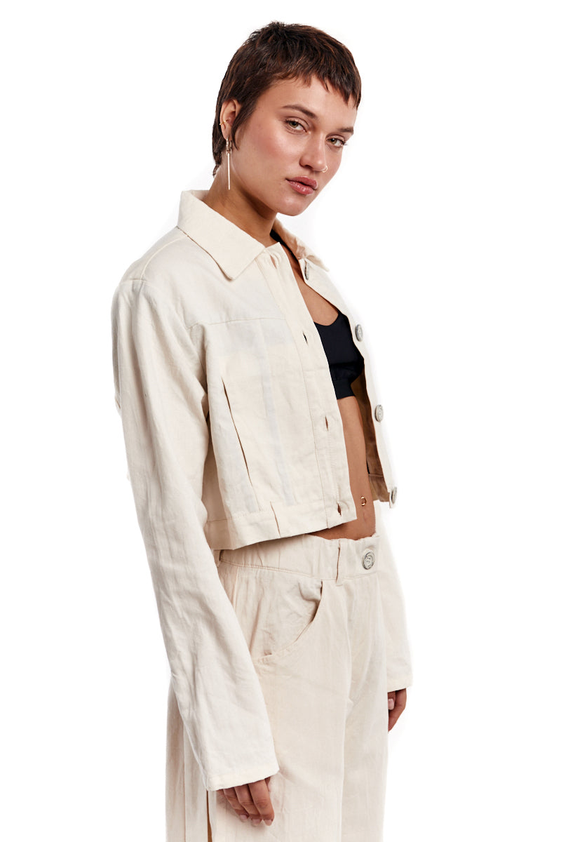 CREAM WRINKLED CROPPED DENIM JACKET