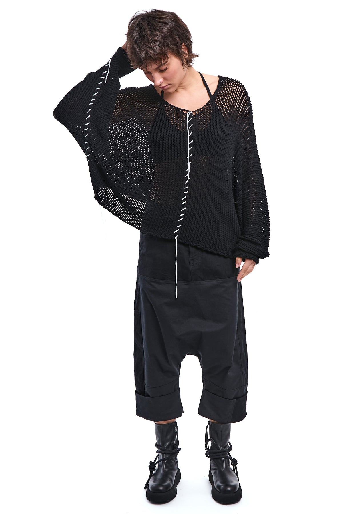 BLACK HAND-STITCHED RELAXED V-NECK KNIT