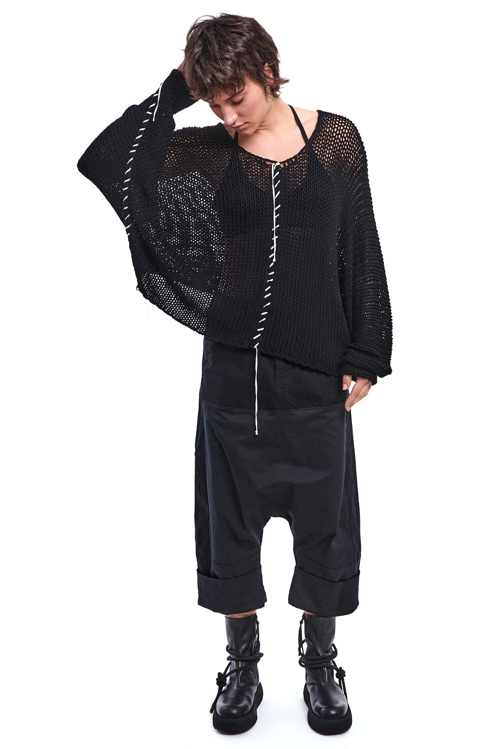 BLACK HAND-STITCHED RELAXED V-NECK KNIT