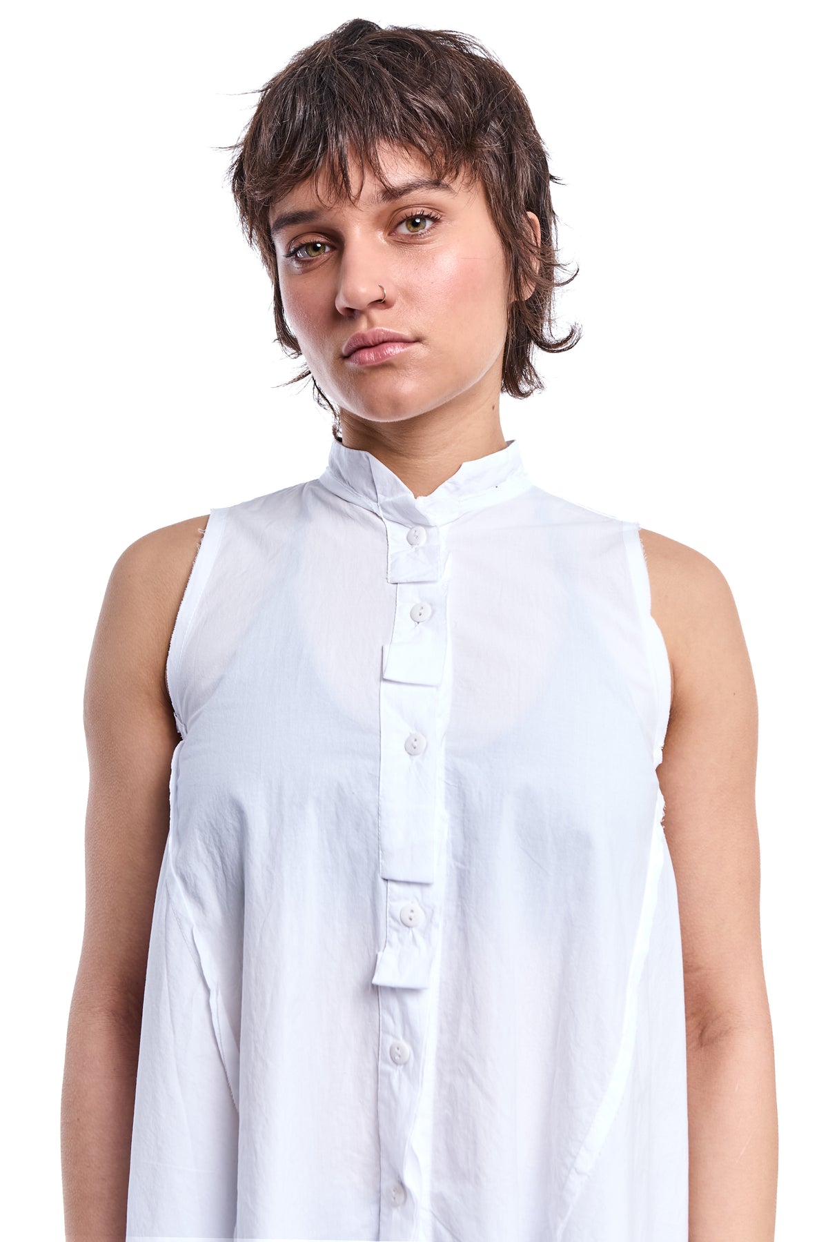 WHITE DIPPED-HEM BAND-COLLAR BLOUSE