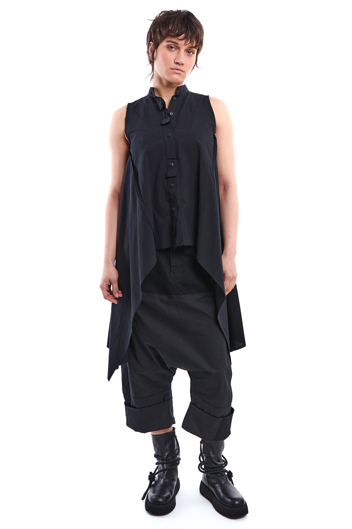 BLACK DIPPED-HEM BAND-COLLAR BLOUSE