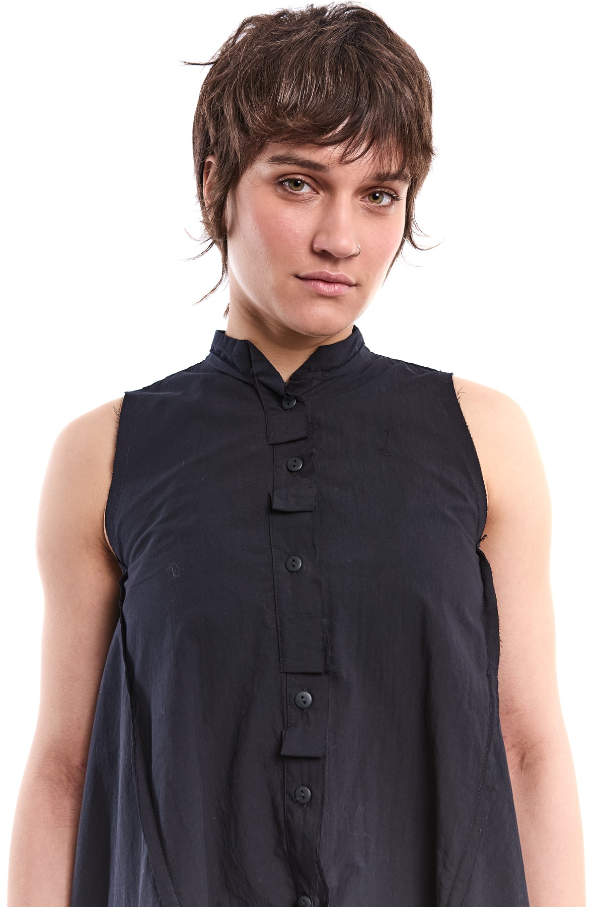 BLACK DIPPED-HEM BAND-COLLAR BLOUSE
